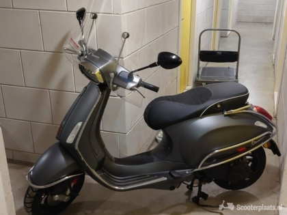 Vespa Sprint S grijs